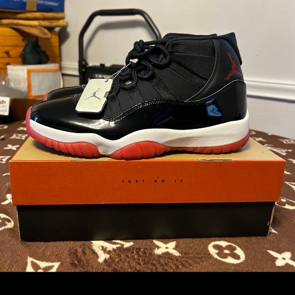 Basically Brand New Authentic Retro Jordan BRED 11’s. Size 11.5! main image 8